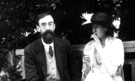 Bloomsbury Group, Lytton Strachey and Virginia Woolf