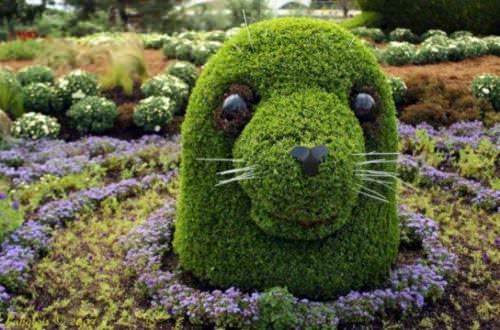 Grass sculptures seal