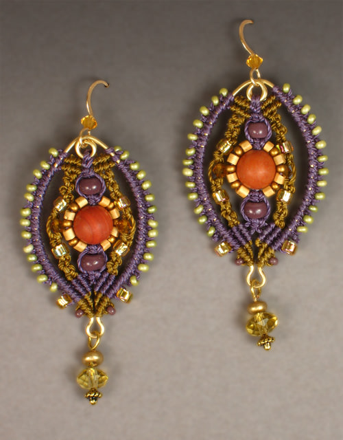 Palazzo earrings in gold and plum